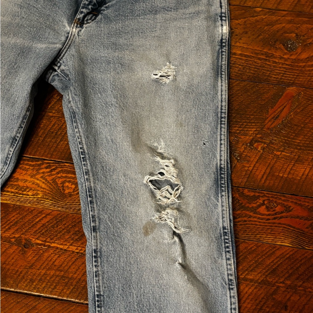 Classic Light Blue Distressed Men's Wrangler Jeans - Picture 2 of 8